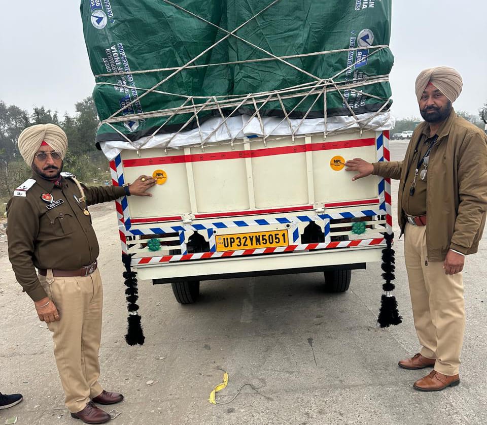 Traffic Police Banur installs reflectors on vehicles to prevent accidents in fog